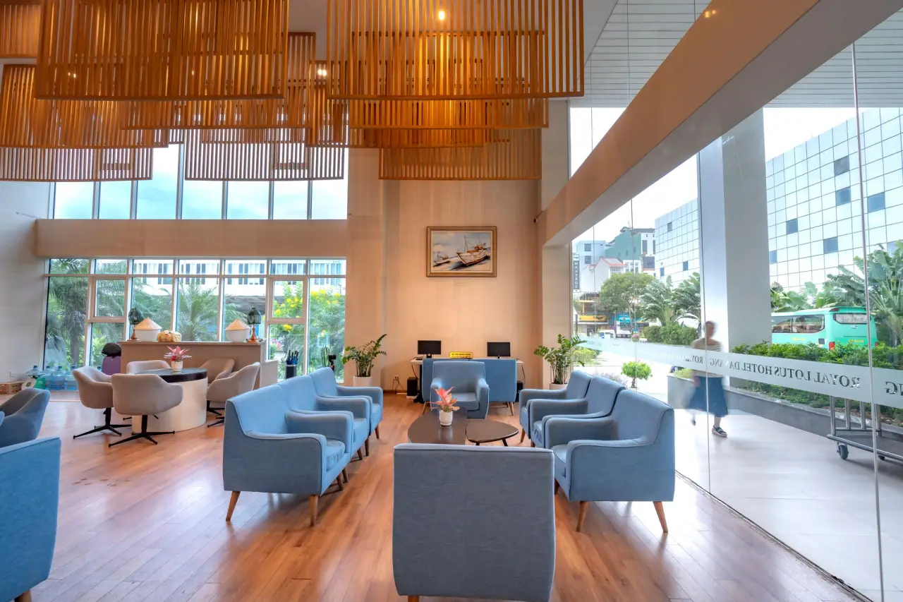 深圳酒店空间雕塑壁画定制:从设计到落地的完整流程解析正文配图 1